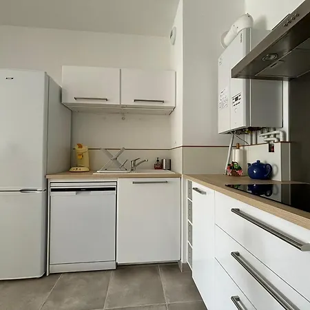 Apartment Charmant T3 A - Parking, Balcon, Internet Fibre - 250m Plage Et Commerces - Fr-1-539-68 Royan