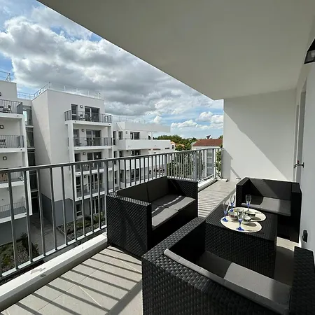 Charmant T3 A - Parking, Balcon, Internet Fibre - 250m Plage Et Commerces - Fr-1-539-68 Apartment Royan